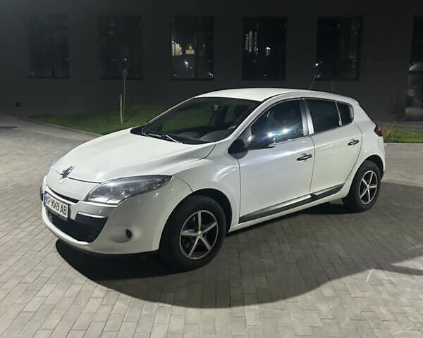 Белый Рено Меган, объемом двигателя 1.6 л и пробегом 239 тыс. км за 6999 $, фото 3 на Automoto.ua