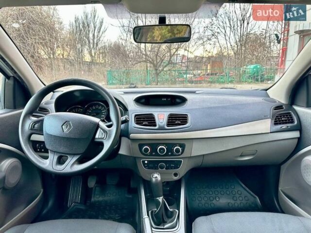 Белый Рено Меган, объемом двигателя 1.6 л и пробегом 240 тыс. км за 5800 $, фото 2 на Automoto.ua