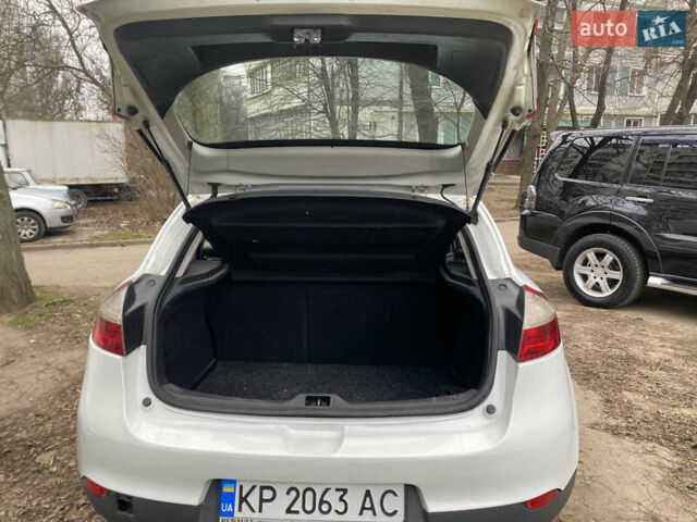 Білий Рено Меган, об'ємом двигуна 1.46 л та пробігом 212 тис. км за 6000 $, фото 13 на Automoto.ua