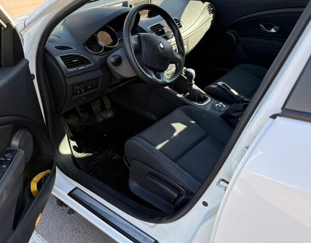 Белый Рено Меган, объемом двигателя 1.46 л и пробегом 320 тыс. км за 6100 $, фото 11 на Automoto.ua