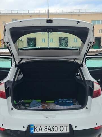 Білий Рено Меган, об'ємом двигуна 1.6 л та пробігом 215 тис. км за 5999 $, фото 54 на Automoto.ua