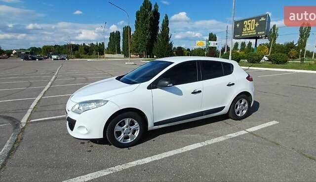 Білий Рено Меган, об'ємом двигуна 1.6 л та пробігом 248 тис. км за 6300 $, фото 5 на Automoto.ua