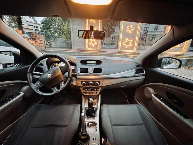 Білий Рено Меган, об'ємом двигуна 1.5 л та пробігом 296 тис. км за 5000 $, фото 3 на Automoto.ua