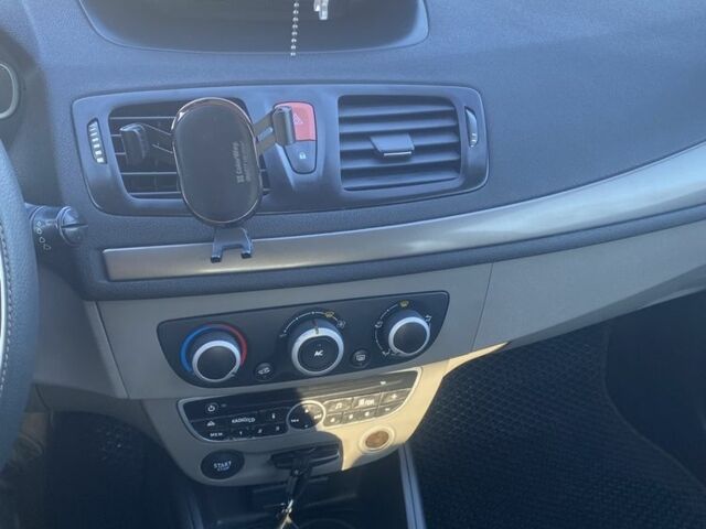 Білий Рено Меган, об'ємом двигуна 1.5 л та пробігом 350 тис. км за 6000 $, фото 6 на Automoto.ua