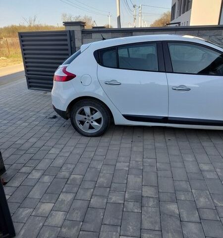 Белый Рено Меган, объемом двигателя 1.46 л и пробегом 207 тыс. км за 6499 $, фото 5 на Automoto.ua