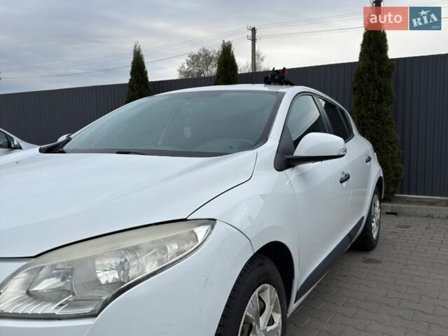 Белый Рено Меган, объемом двигателя 1.5 л и пробегом 284 тыс. км за 6500 $, фото 3 на Automoto.ua