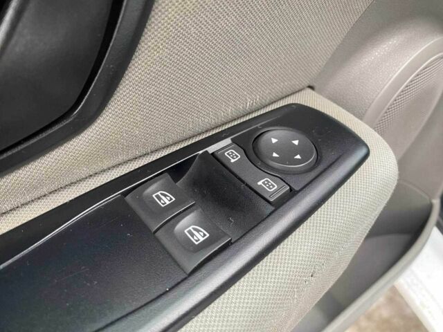 Белый Рено Меган, объемом двигателя 1.5 л и пробегом 231 тыс. км за 6590 $, фото 9 на Automoto.ua