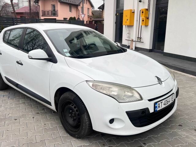 Белый Рено Меган, объемом двигателя 1.5 л и пробегом 303 тыс. км за 5200 $, фото 5 на Automoto.ua