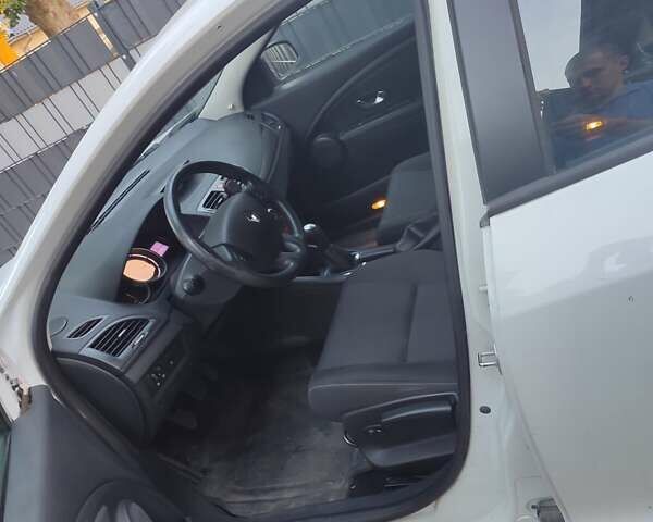 Білий Рено Меган, об'ємом двигуна 1.46 л та пробігом 309 тис. км за 5715 $, фото 4 на Automoto.ua