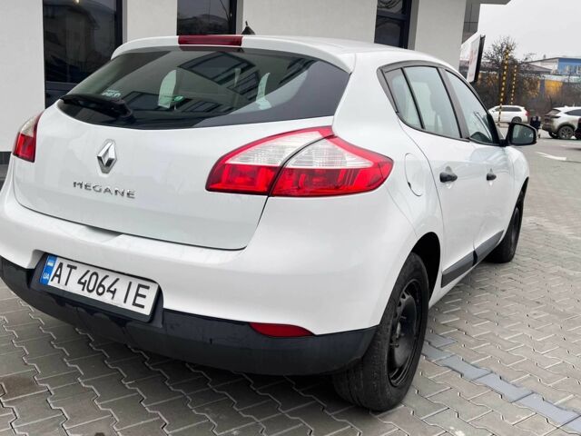 Белый Рено Меган, объемом двигателя 1.5 л и пробегом 303 тыс. км за 5200 $, фото 9 на Automoto.ua