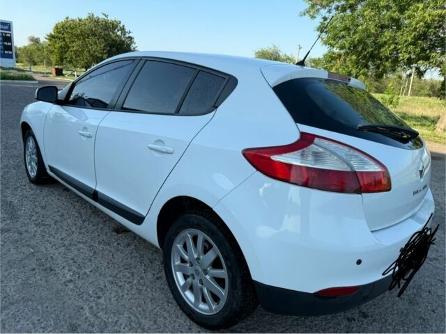 Белый Рено Меган, объемом двигателя 1.5 л и пробегом 171 тыс. км за 6000 $, фото 5 на Automoto.ua