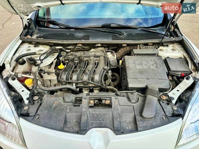 Белый Рено Меган, объемом двигателя 1.6 л и пробегом 240 тыс. км за 5800 $, фото 23 на Automoto.ua