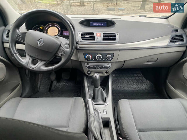 Білий Рено Меган, об'ємом двигуна 1.46 л та пробігом 212 тис. км за 6000 $, фото 11 на Automoto.ua