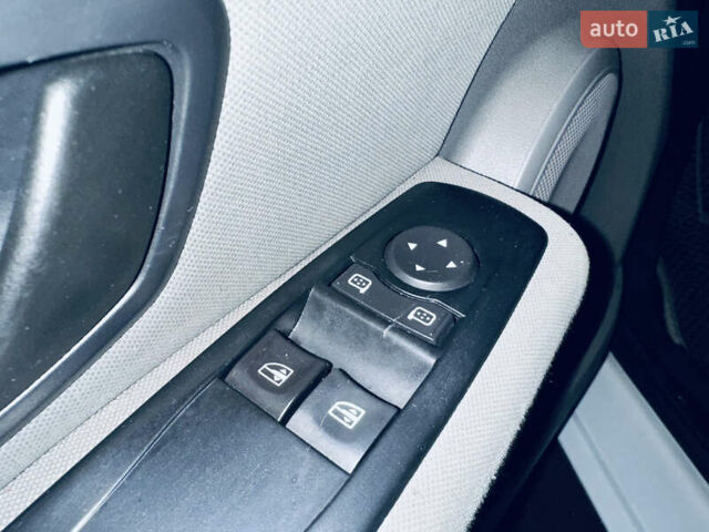 Белый Рено Меган, объемом двигателя 1.46 л и пробегом 294 тыс. км за 5800 $, фото 12 на Automoto.ua