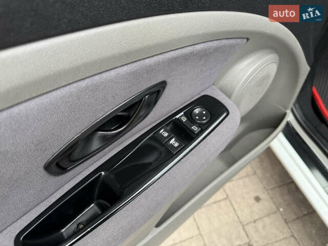 Рено Меган 2010 у Тернополі на Automoto.ua Білий Рено Меган, об'ємом двигуна 1.5 л та пробігом 247 тис. км за 5433 $, фото 17 на Automoto.ua