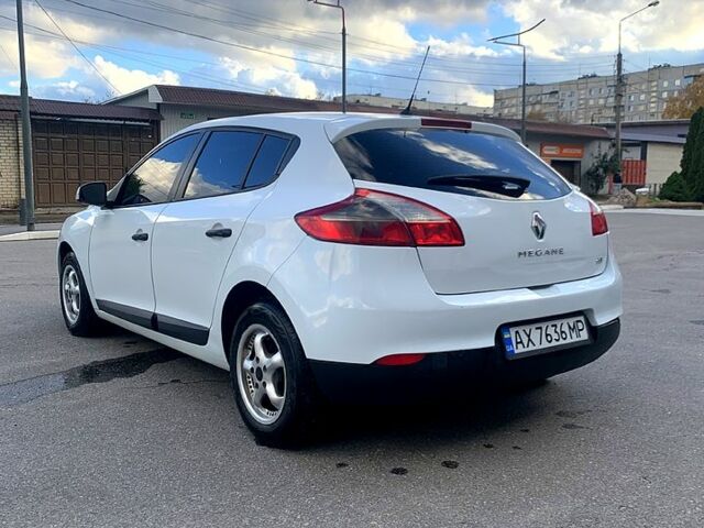 Белый Рено Меган, объемом двигателя 1.5 л и пробегом 252 тыс. км за 5200 $, фото 4 на Automoto.ua