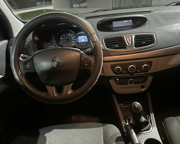 Белый Рено Меган, объемом двигателя 1.6 л и пробегом 239 тыс. км за 6999 $, фото 12 на Automoto.ua