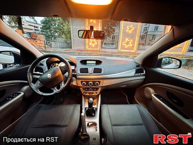 Белый Рено Меган, объемом двигателя 1.5 л и пробегом 294 тыс. км за 5300 $, фото 4 на Automoto.ua