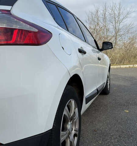 Белый Рено Меган, объемом двигателя 1.46 л и пробегом 320 тыс. км за 5700 $, фото 10 на Automoto.ua