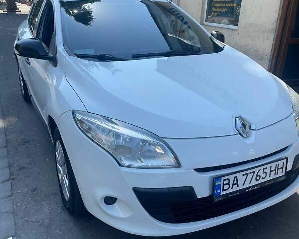 Белый Рено Меган, объемом двигателя 1.5 л и пробегом 280 тыс. км за 6299 $, фото 2 на Automoto.ua
