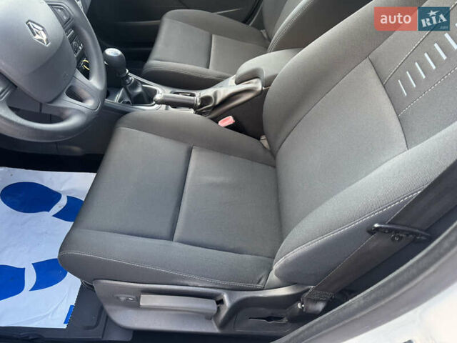 Білий Рено Меган, об'ємом двигуна 1.6 л та пробігом 139 тис. км за 7600 $, фото 39 на Automoto.ua