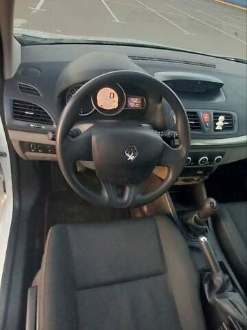 Белый Рено Меган, объемом двигателя 1.6 л и пробегом 198 тыс. км за 7200 $, фото 12 на Automoto.ua