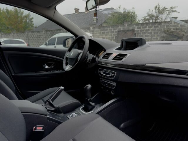 Білий Рено Меган, об'ємом двигуна 1.5 л та пробігом 245 тис. км за 7100 $, фото 19 на Automoto.ua