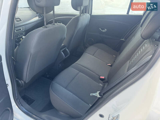 Білий Рено Меган, об'ємом двигуна 1.6 л та пробігом 139 тис. км за 7600 $, фото 35 на Automoto.ua