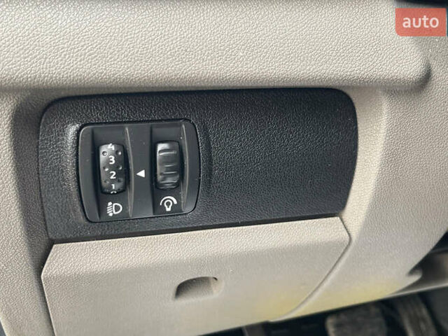 Білий Рено Меган, об'ємом двигуна 1.46 л та пробігом 198 тис. км за 6300 $, фото 15 на Automoto.ua