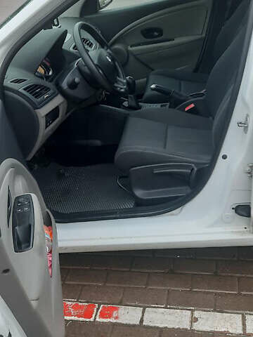 Белый Рено Меган, объемом двигателя 1.5 л и пробегом 306 тыс. км за 6499 $, фото 7 на Automoto.ua