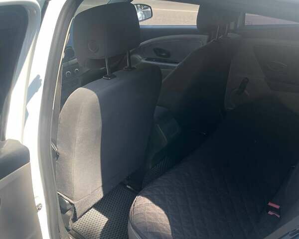 Белый Рено Меган, объемом двигателя 1.5 л и пробегом 280 тыс. км за 6299 $, фото 11 на Automoto.ua