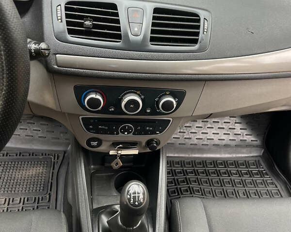 Білий Рено Меган, об'ємом двигуна 1.46 л та пробігом 199 тис. км за 6100 $, фото 24 на Automoto.ua