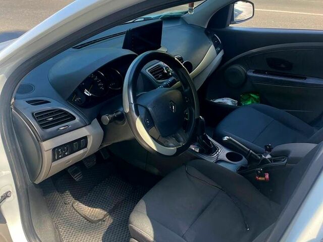 Белый Рено Меган, объемом двигателя 1.5 л и пробегом 280 тыс. км за 6299 $, фото 7 на Automoto.ua