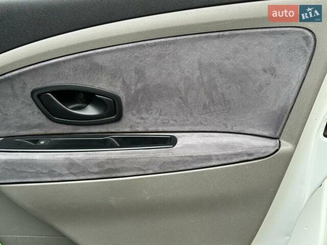 Белый Рено Меган, объемом двигателя 1.5 л и пробегом 275 тыс. км за 6440 $, фото 20 на Automoto.ua