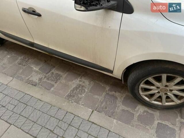 Білий Рено Меган, об'ємом двигуна 1.46 л та пробігом 320 тис. км за 4200 $, фото 3 на Automoto.ua