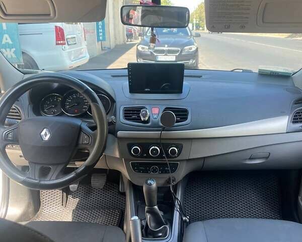 Белый Рено Меган, объемом двигателя 1.5 л и пробегом 280 тыс. км за 6299 $, фото 10 на Automoto.ua