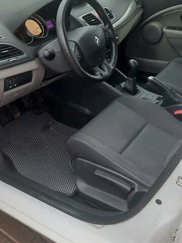 Белый Рено Меган, объемом двигателя 1.5 л и пробегом 306 тыс. км за 6499 $, фото 10 на Automoto.ua