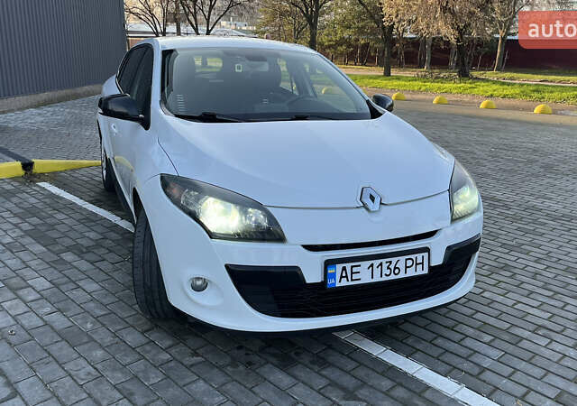 Білий Рено Меган, об'ємом двигуна 1.46 л та пробігом 250 тис. км за 7700 $, фото 10 на Automoto.ua