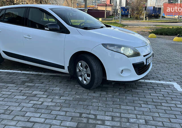 Білий Рено Меган, об'ємом двигуна 1.46 л та пробігом 250 тис. км за 7700 $, фото 8 на Automoto.ua