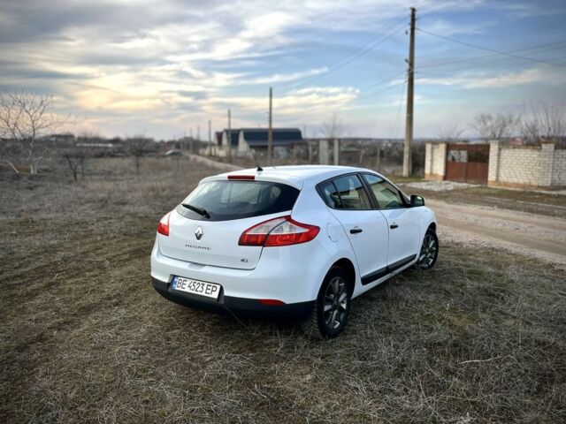Белый Рено Меган, объемом двигателя 1.5 л и пробегом 350 тыс. км за 4800 $, фото 4 на Automoto.ua