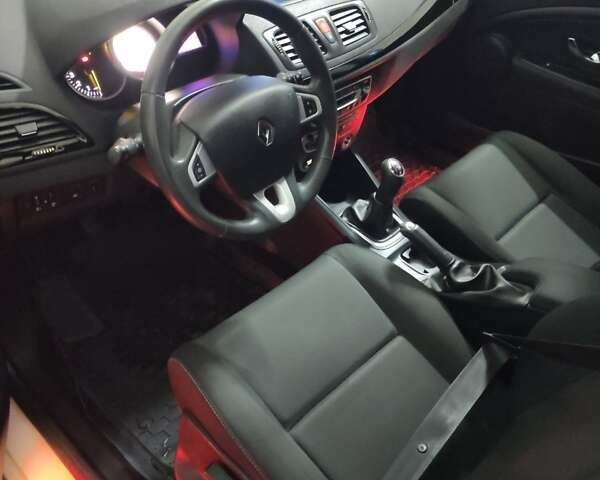 Белый Рено Меган, объемом двигателя 1.6 л и пробегом 168 тыс. км за 7500 $, фото 16 на Automoto.ua