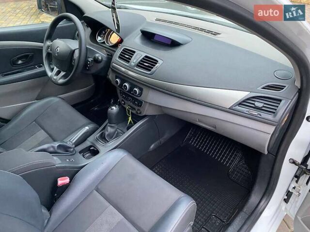 Белый Рено Меган, объемом двигателя 1.5 л и пробегом 210 тыс. км за 6450 $, фото 20 на Automoto.ua