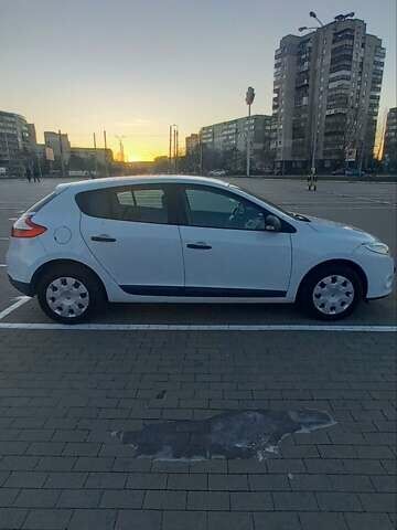 Белый Рено Меган, объемом двигателя 1.6 л и пробегом 198 тыс. км за 7200 $, фото 11 на Automoto.ua