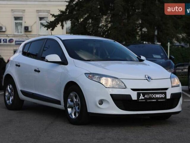 Белый Рено Меган, объемом двигателя 1.6 л и пробегом 211 тыс. км за 6700 $, фото 2 на Automoto.ua