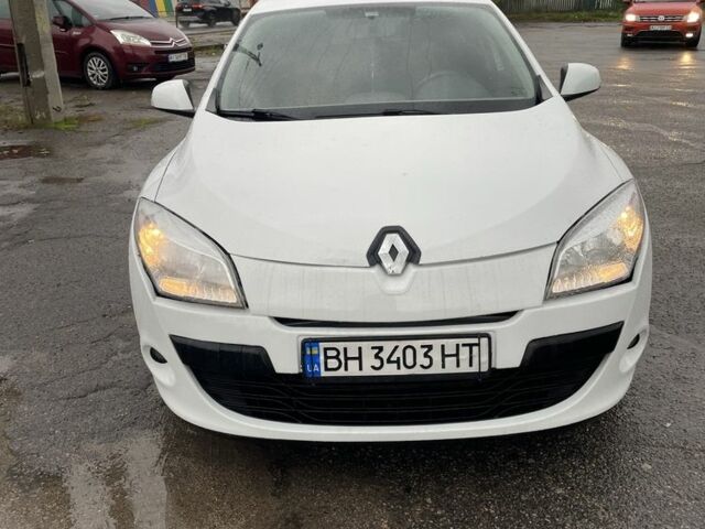 Рено Меган 2011 в Белой Церкве на Automoto.ua Белый Рено Меган, объемом двигателя 1.5 л и пробегом 251 тыс. км за 6850 $, фото 4 на Automoto.ua