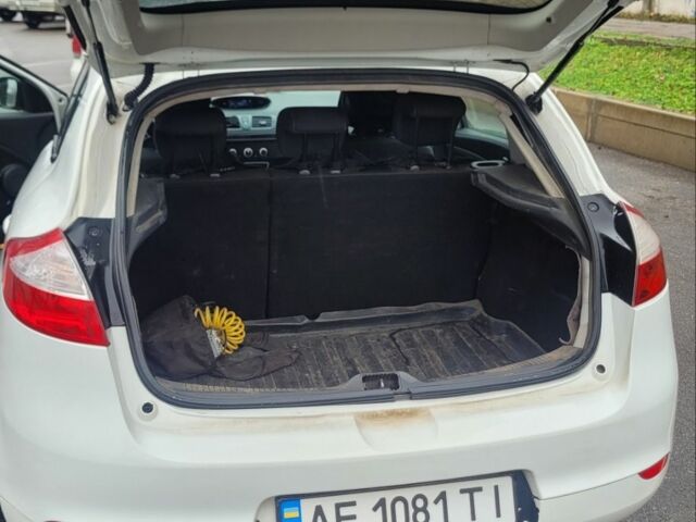 Білий Рено Меган, об'ємом двигуна 1.5 л та пробігом 269 тис. км за 5000 $, фото 1 на Automoto.ua