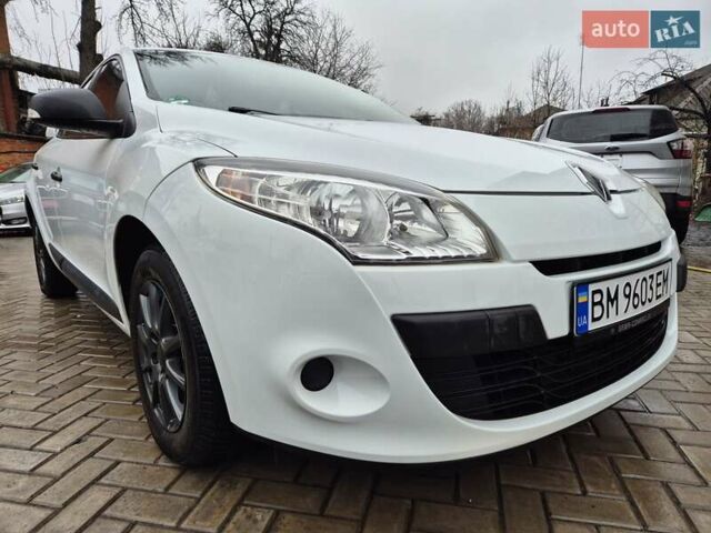 Белый Рено Меган, объемом двигателя 1.6 л и пробегом 175 тыс. км за 7800 $, фото 2 на Automoto.ua