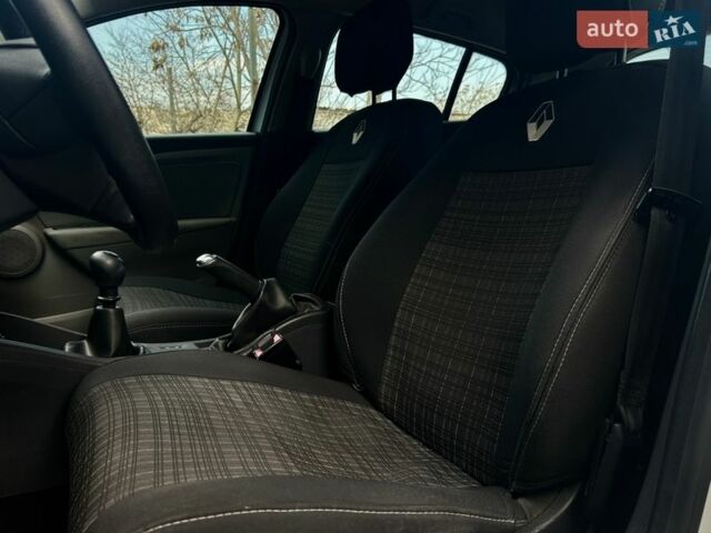 Білий Рено Меган, об'ємом двигуна 1.46 л та пробігом 267 тис. км за 7499 $, фото 8 на Automoto.ua