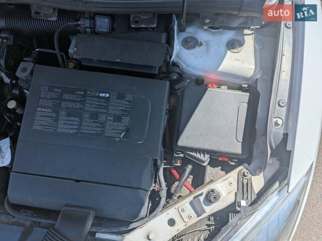 Белый Рено Меган, объемом двигателя 1.5 л и пробегом 275 тыс. км за 6500 $, фото 16 на Automoto.ua