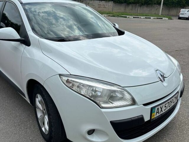 Белый Рено Меган, объемом двигателя 1.6 л и пробегом 215 тыс. км за 6800 $, фото 5 на Automoto.ua